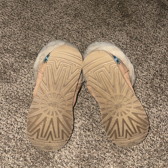 Embroidery Ugg Boots - Picture 4 of 4